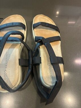 Ecco Black Leather Strappy Slide Sandals with Tan Footbed size 40.